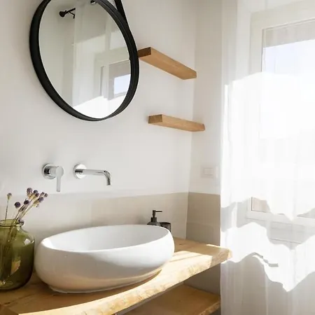 Bright And Modern With Sunny Balcony Apartamento