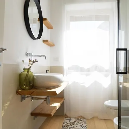 Apartment Bright And Modern With Sunny Balcony *
