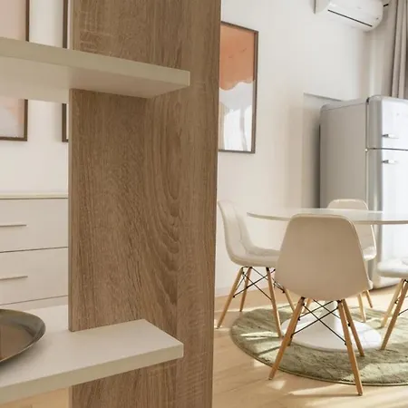 Bright And Modern With Sunny Balcony Apartment *